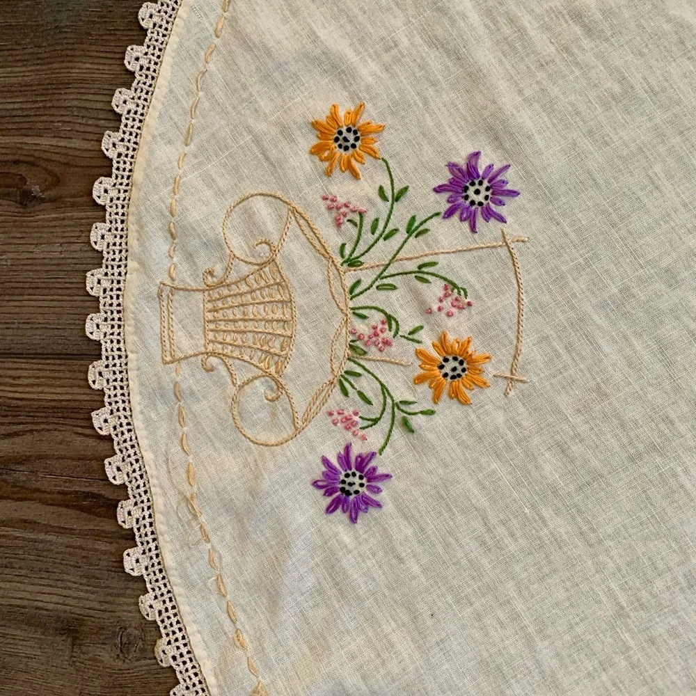 Vintage Handmade Embroidered Round Doily Crocheted Table Cloth 33”